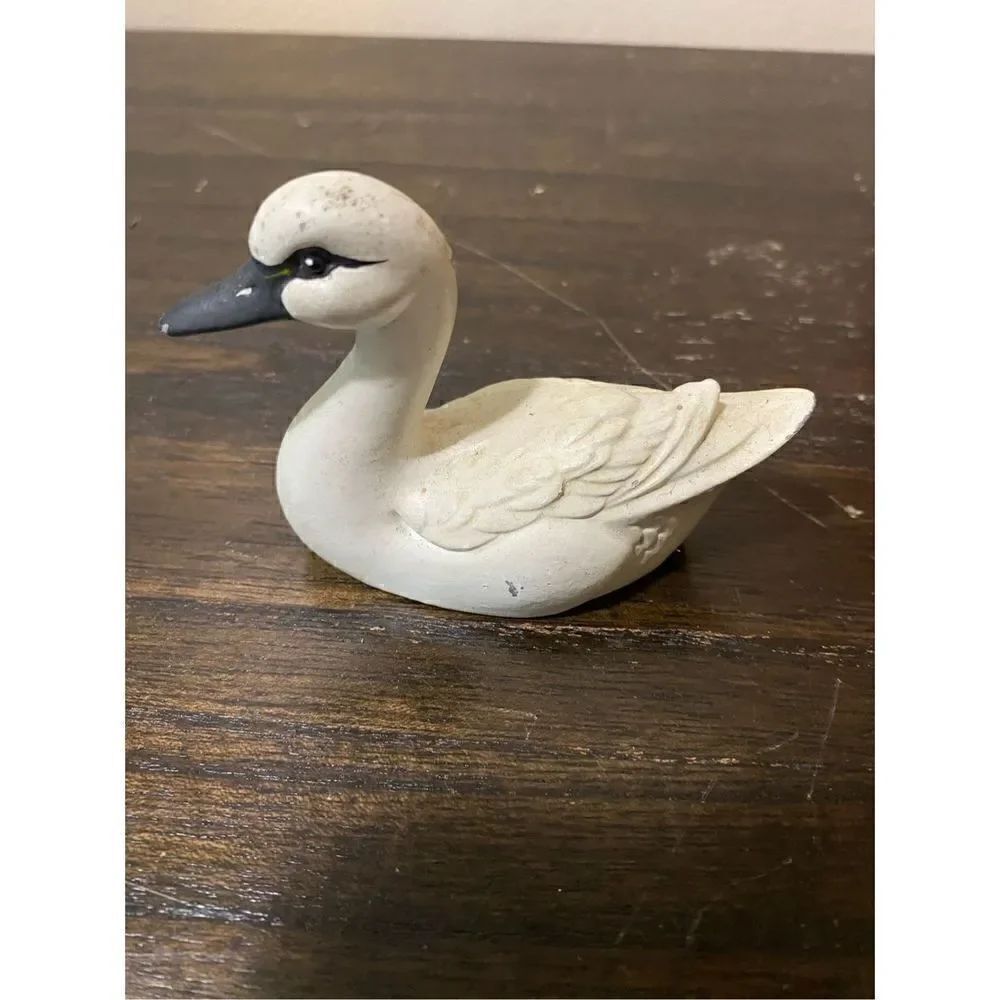 Vintage cheun her swan